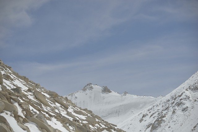무료 다운로드 Mountain Serene Snow-Capped - 무료 사진 또는 김프 온라인 이미지 편집기로 편집할 수 있는 사진