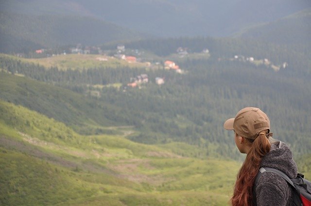 Unduh gratis Mountains Girl To Look Into The - foto atau gambar gratis untuk diedit dengan editor gambar online GIMP
