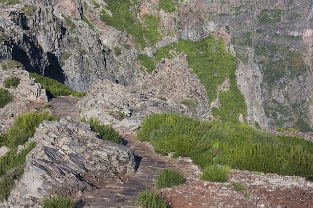 Muat turun percuma Mountains Green Landscape - foto atau gambar percuma percuma untuk diedit dengan editor imej dalam talian GIMP