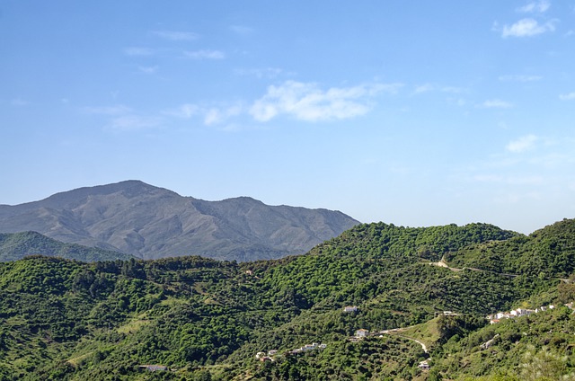 قم بتنزيل صورة مجانية لأشجار الجبال والتلال في إسبانيا ليتم تحريرها باستخدام محرر الصور المجاني عبر الإنترنت GIMP