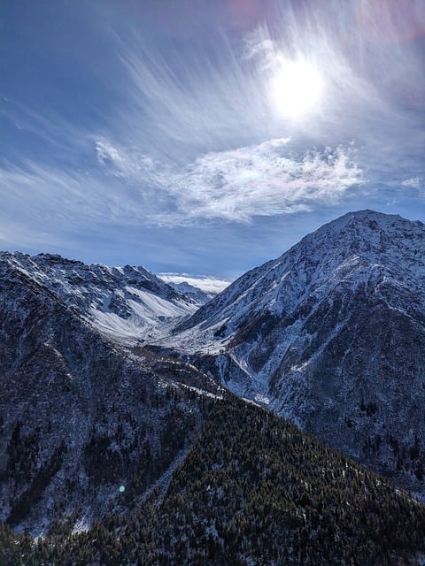 Baixe gratuitamente a imagem gratuita do céu das nuvens da neve da montanha para ser editada com o editor de imagens on-line gratuito do GIMP