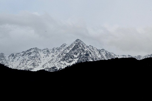 Unduh gratis Mountain Snow Landscape - foto atau gambar gratis untuk diedit dengan editor gambar online GIMP