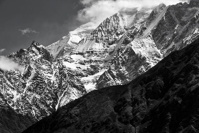 Bezpłatne pobieranie bezpłatnego zdjęcia górskiego szczytu śnieżnego, kamienia, skały, lodu, do edycji za pomocą bezpłatnego edytora obrazów online GIMP