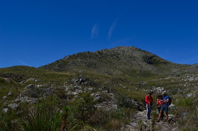 Muat turun percuma Mountains Sky Bue Trekking Green - foto atau gambar percuma untuk diedit dengan editor imej dalam talian GIMP