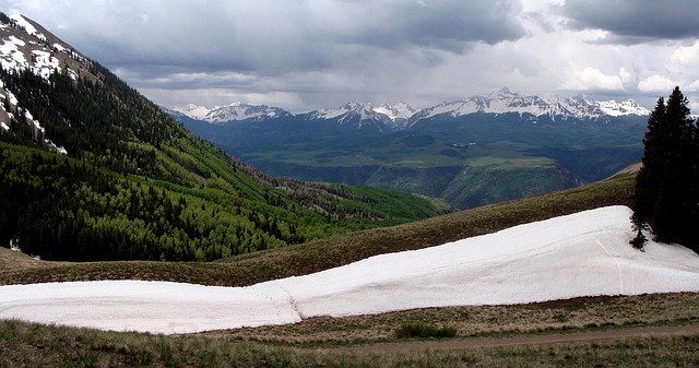 Unduh gratis Mountains Snow Clouds - foto atau gambar gratis untuk diedit dengan editor gambar online GIMP