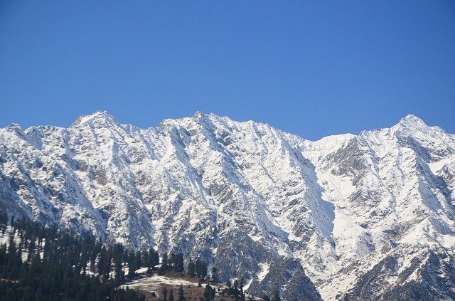 Muat turun percuma Mountains Snow Winter - foto atau gambar percuma untuk diedit dengan editor imej dalam talian GIMP