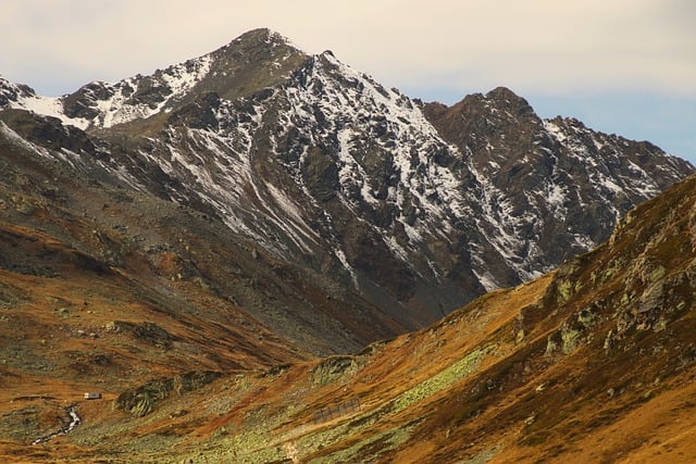 Download gratuito di montagne in cima alla neve alpina immagine gratuita da modificare con l'editor di immagini online gratuito di GIMP