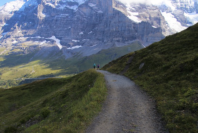 Kostenloser Download Berge verfolgen den Gletscher beim Wandern Kostenloses Bild, das mit dem kostenlosen Online-Bildeditor GIMP bearbeitet werden kann