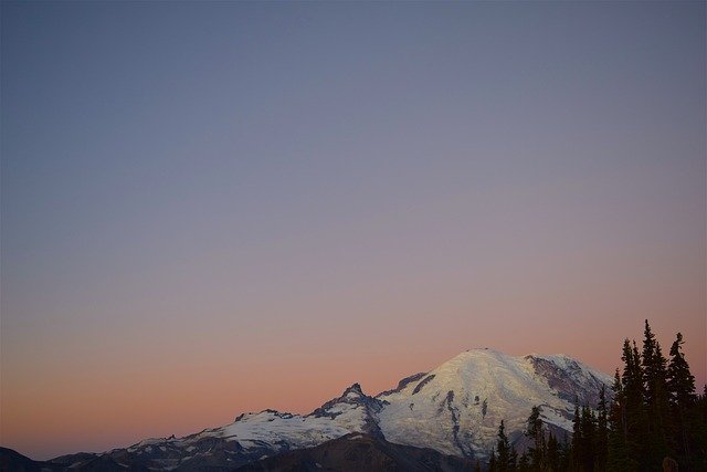 Muat turun percuma Mountain Sunrise Trees - foto atau gambar percuma untuk diedit dengan editor imej dalam talian GIMP