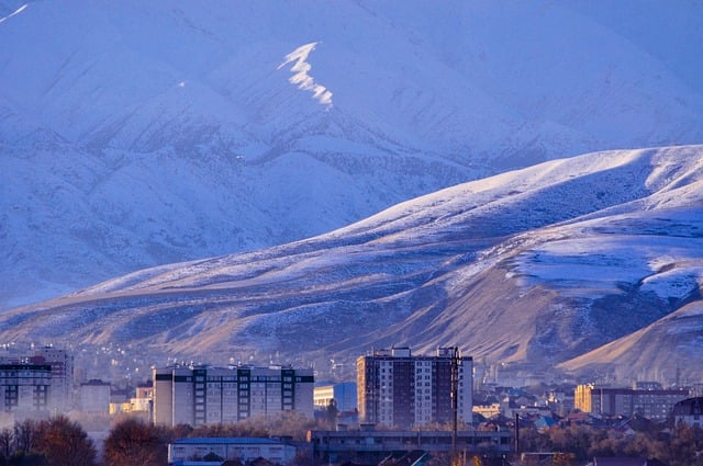 जीआईएमपी मुफ्त ऑनलाइन छवि संपादक के साथ संपादित करने के लिए मुफ्त डाउनलोड करें पहाड़, शीतकालीन प्रकृति बिश्केक मुफ्त चित्र