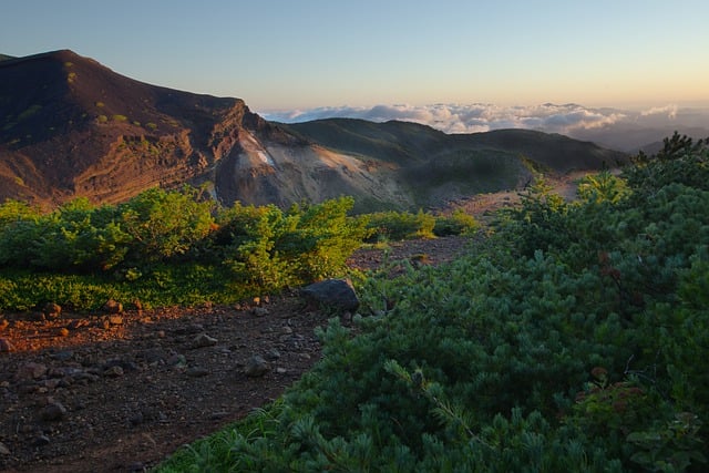 Téléchargement gratuit d'une image gratuite de sentier de montagne, randonnée, lever du soleil, ciel à modifier avec l'éditeur d'images en ligne gratuit GIMP