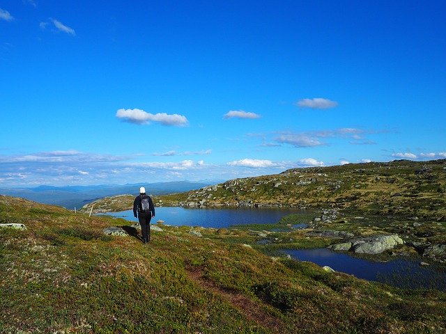 Descarga gratuita Mountain Trip Hiking: foto o imagen gratuita para editar con el editor de imágenes en línea GIMP