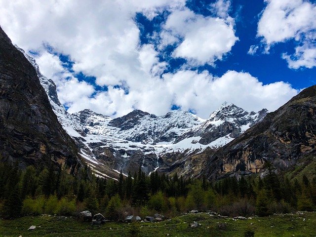 Téléchargement gratuit de la montagne enneigée du mont Siguniangshan - photo ou image gratuite à éditer avec l'éditeur d'images en ligne GIMP