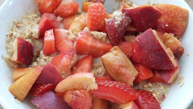 Unduh gratis Muesli Bubur Strawberry - foto atau gambar gratis untuk diedit dengan editor gambar online GIMP