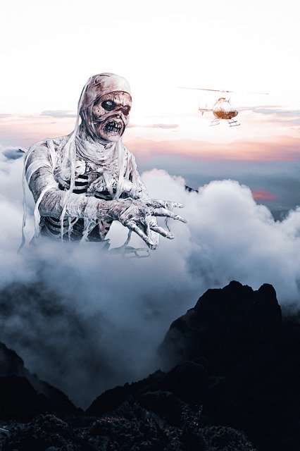 Gratis download Mummy Helicopter Surrealism - gratis foto of afbeelding om te bewerken met GIMP online afbeeldingseditor