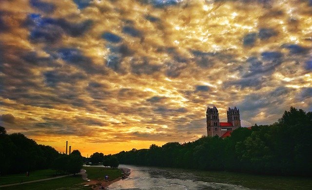 Muat turun percuma Munich Sunset Church Red - foto atau gambar percuma untuk diedit dengan editor imej dalam talian GIMP