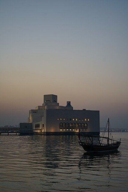 Museum Boat Doha 무료 다운로드 - 무료 사진 또는 GIMP 온라인 이미지 편집기로 편집할 사진