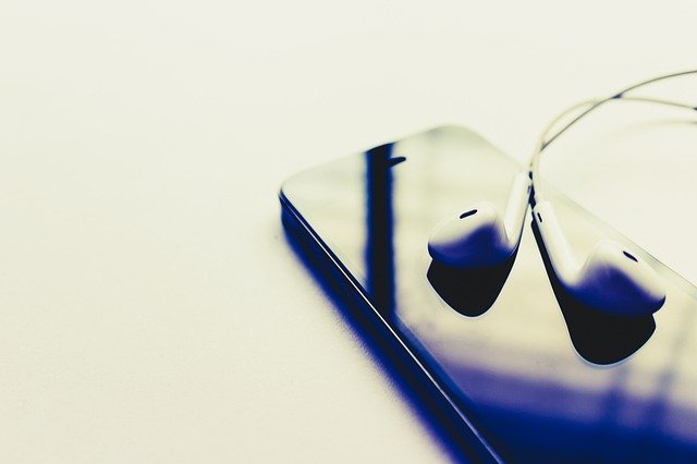 Free download music headphones headset listening free picture to be edited with GIMP free online image editor