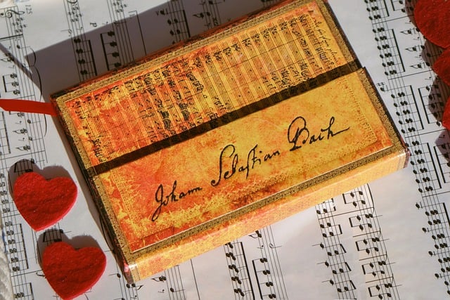 Free download music music book book heart keys free picture to be edited with GIMP free online image editor