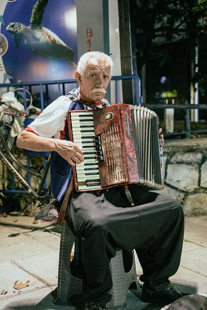 Descărcare gratuită muzică street city night urban man imagine gratuită pentru a fi editată cu editorul de imagini online gratuit GIMP