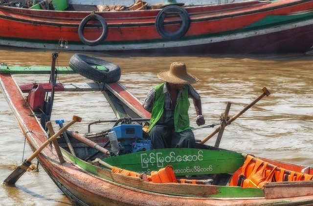 Descarga gratuita Myanmar Yangon Man - foto o imagen gratuita para editar con el editor de imágenes en línea GIMP