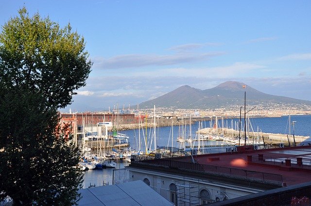 Безкоштовно завантажте Naples Italy Tourism - безкоштовну фотографію або зображення для редагування за допомогою онлайн-редактора зображень GIMP
