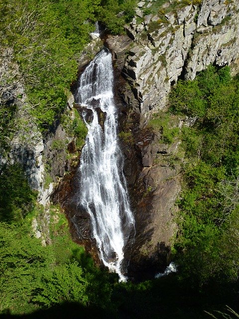 Unduh gratis Nature Cascade Mountain - foto atau gambar gratis untuk diedit dengan editor gambar online GIMP