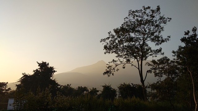Gratis download Nature Mountain Sunrise - gratis foto of afbeelding om te bewerken met GIMP online afbeeldingseditor