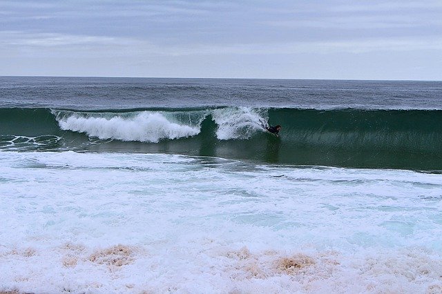 تنزيل مجاني Nazare Portugal Surfing - صورة مجانية أو صورة لتحريرها باستخدام محرر الصور عبر الإنترنت GIMP