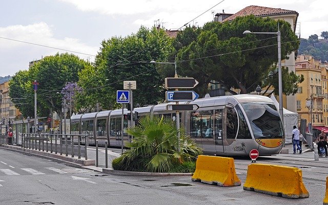 Download gratuito Nice Tram Bus Stop Old Town - foto o immagine gratis da modificare con l'editor di immagini online GIMP