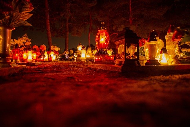 Muat turun percuma Night Cemetery The Tomb - foto atau gambar percuma untuk diedit dengan editor imej dalam talian GIMP