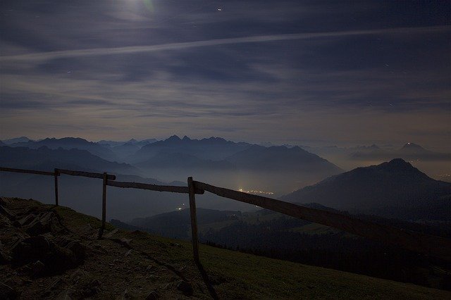 Unduh gratis Night Mountains Moonlight - foto atau gambar gratis untuk diedit dengan editor gambar online GIMP