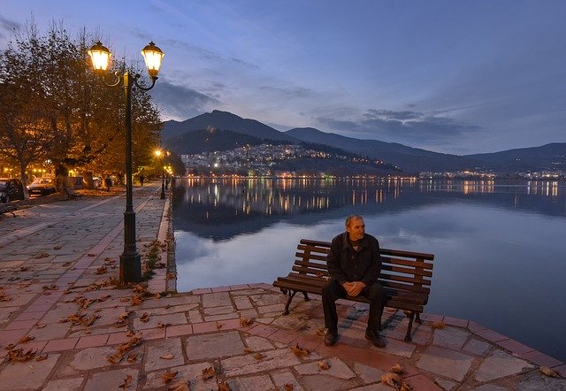 夜の老人湖を無料でダウンロード-GIMPオンラインイメージエディターで編集できる無料の写真または画像