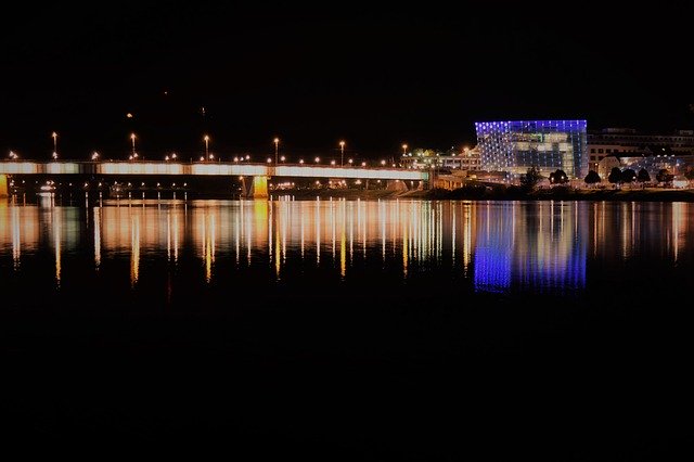 Бесплатная загрузка Night Photograph Mirroring Water - бесплатное фото или изображение для редактирования с помощью онлайн-редактора изображений GIMP