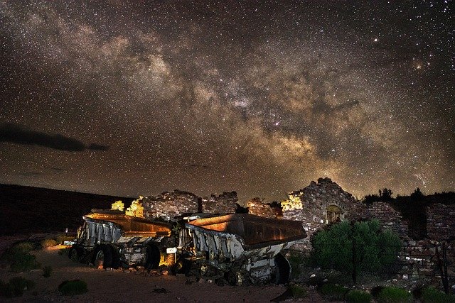 Ücretsiz indir Night Sky Damperli Kamyonlar Abandoned - GIMP ücretsiz çevrimiçi resim düzenleyiciyle düzenlenecek ücretsiz illüstrasyon