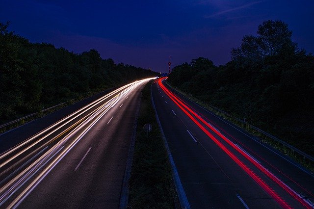 Muat turun percuma Night Street Cars - foto atau gambar percuma untuk diedit dengan editor imej dalam talian GIMP