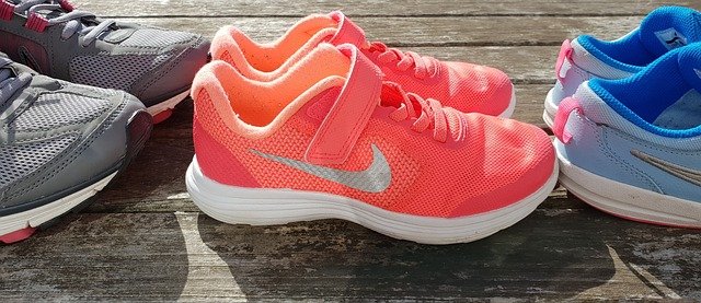 Бесплатно скачать nike shoes family support бесплатное изображение для редактирования с помощью бесплатного онлайн-редактора изображений GIMP