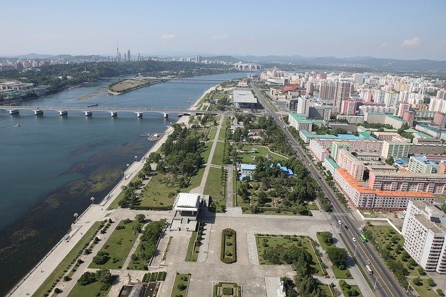 Téléchargement gratuit de la rivière Pyongyang en Corée du Nord - photo ou image gratuite à éditer avec l'éditeur d'images en ligne GIMP