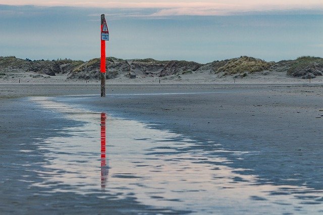 Скачать бесплатно North Sea Pile Warnschild - бесплатное фото или изображение для редактирования с помощью онлайн-редактора изображений GIMP