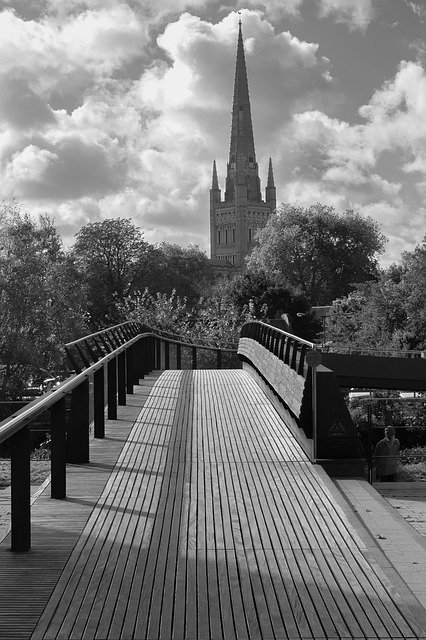 Free picture Norwich Cathedral Bridge Jarrold -  to be edited by GIMP free image editor by OffiDocs