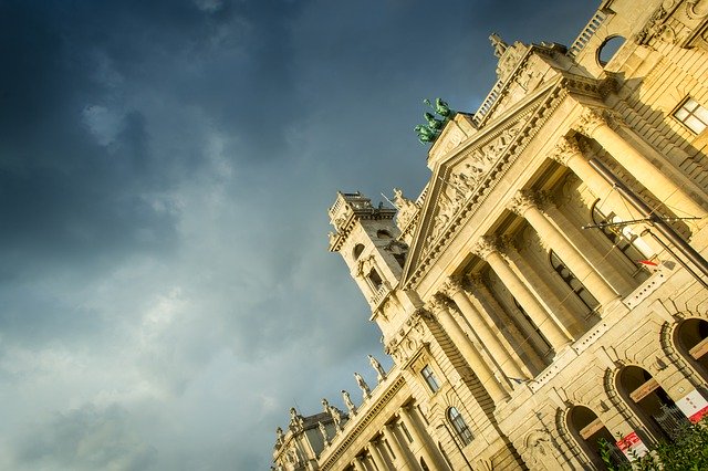 Descarcă gratuit Néprajzi Múzeum Budapest - fotografie sau imagine gratuită pentru a fi editată cu editorul de imagini online GIMP