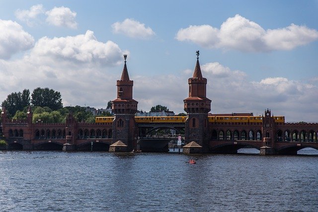 Téléchargement gratuit Oberbaumbrücke Berlin Spree - photo ou image gratuite à éditer avec l'éditeur d'images en ligne GIMP