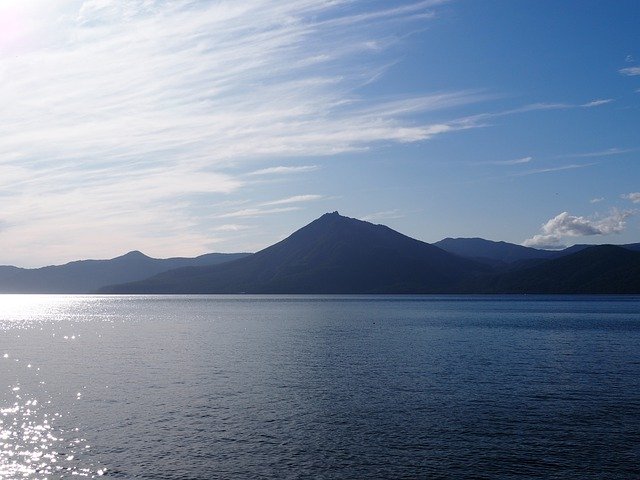 Unduh gratis Ocean Mountain Landscape - foto atau gambar gratis untuk diedit dengan editor gambar online GIMP