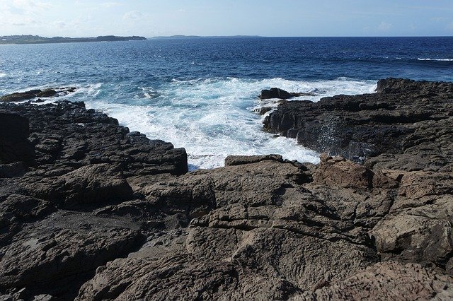 Descarga gratuita Ocean Waves Rocks: foto o imagen gratuita para editar con el editor de imágenes en línea GIMP