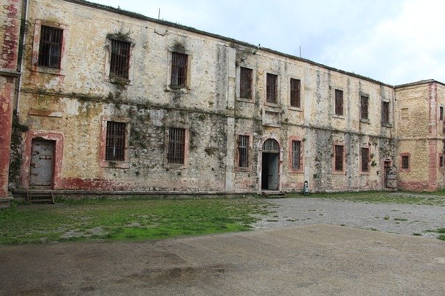 Descărcare gratuită Old Building Historical - fotografie sau imagini gratuite pentru a fi editate cu editorul de imagini online GIMP