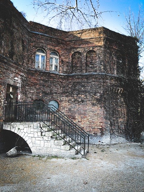 הורדה חינם Old Building Margaret Island - תמונה או תמונה בחינם לעריכה עם עורך התמונות המקוון GIMP