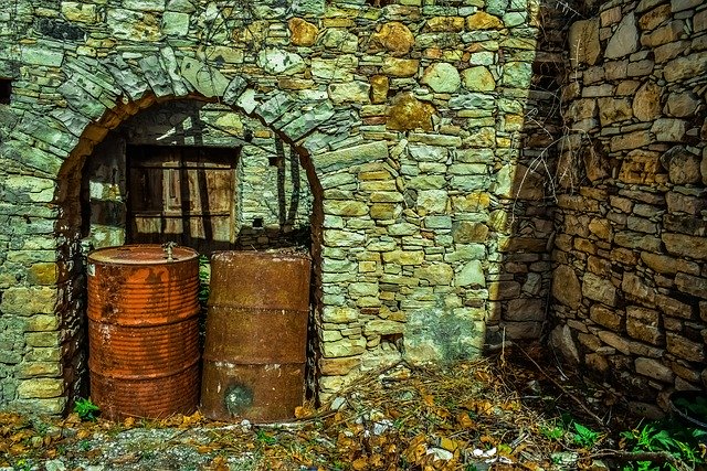 Descărcare gratuită Old House Abandoned Building - fotografie sau imagini gratuite pentru a fi editate cu editorul de imagini online GIMP