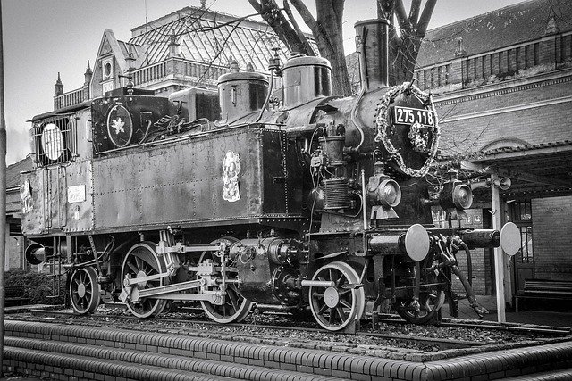 김프 온라인 이미지 편집기로 편집할 수 있는 Old Locomotive Steam Engine 무료 사진 템플릿 무료 다운로드
