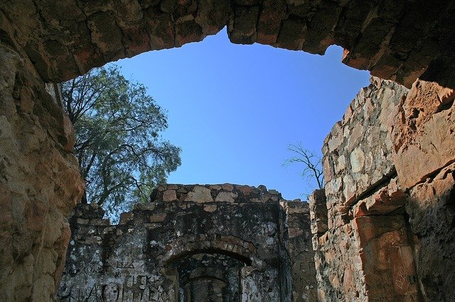 הורדה חינם Old Ruined Fort Architecture - תמונה או תמונה בחינם לעריכה עם עורך תמונות מקוון GIMP