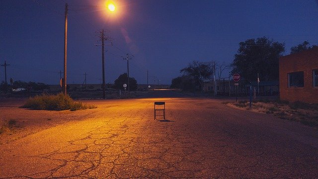 تنزيل مجاني Old Town Road Chair Artistic - صورة مجانية أو صورة ليتم تحريرها باستخدام محرر الصور عبر الإنترنت GIMP